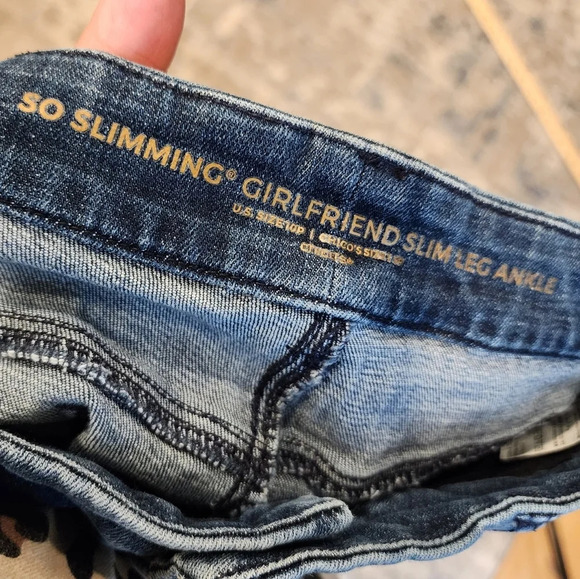 Chico's SO SLIMMING Girlfriend Slim Leg Ankle Jeans. Size 10P - Picture 3 of 16